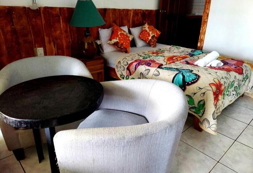 غرفة قياسية مطلّة علي حمام السباحة, Loma Tranquila