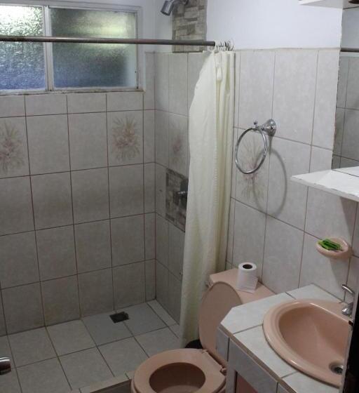 غرفة قياسية مطلّة علي حمام السباحة, Loma Tranquila