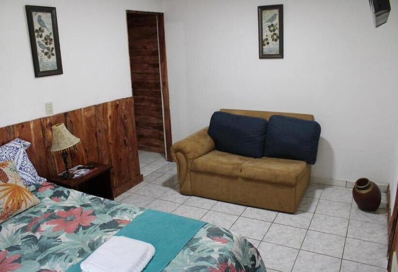 غرفة قياسية مطلّة علي حمام السباحة, Loma Tranquila