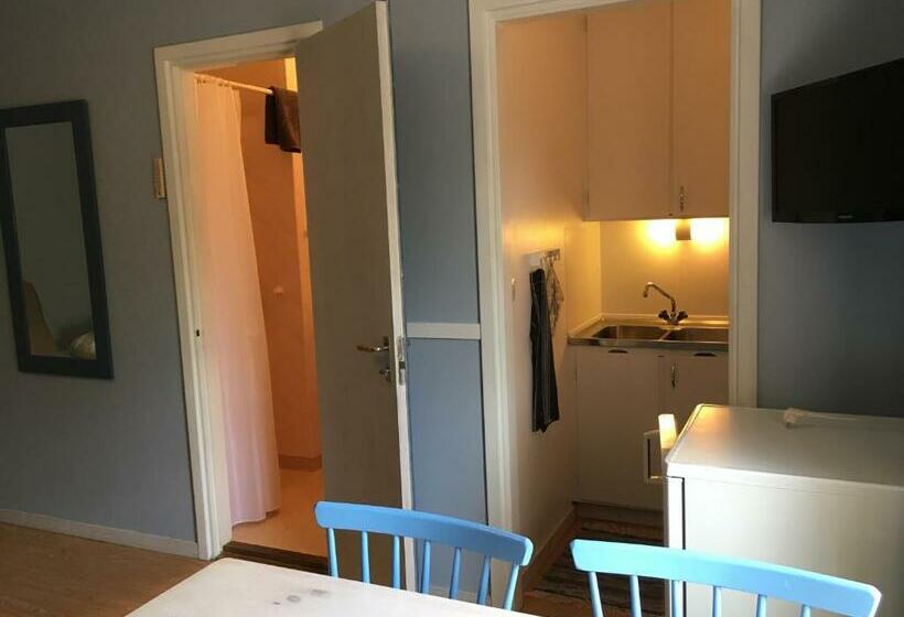 חדר משפחתי, Knappgården