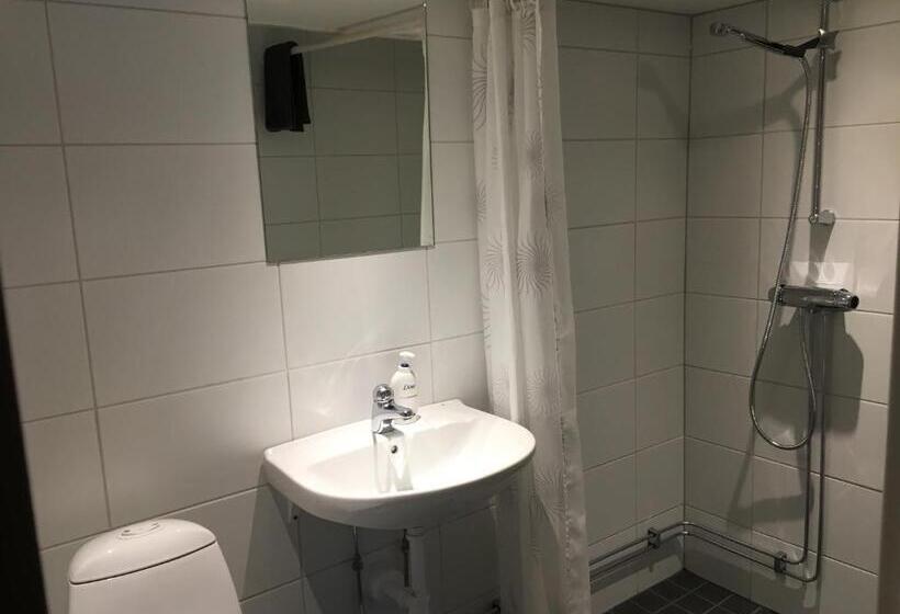 חדר סטנדרט לארבעה, Knappgården