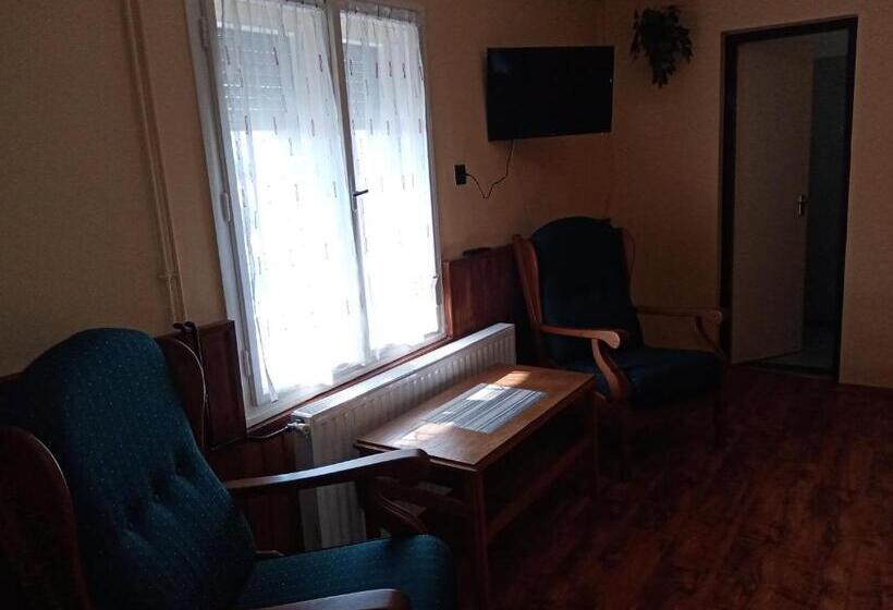 חדר סטנדרט לשלושה, Véndektanya Vendégház