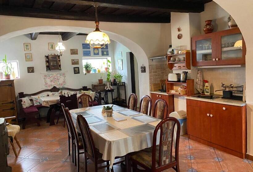 Quarto Triplo Estandar, Véndektanya Vendégház