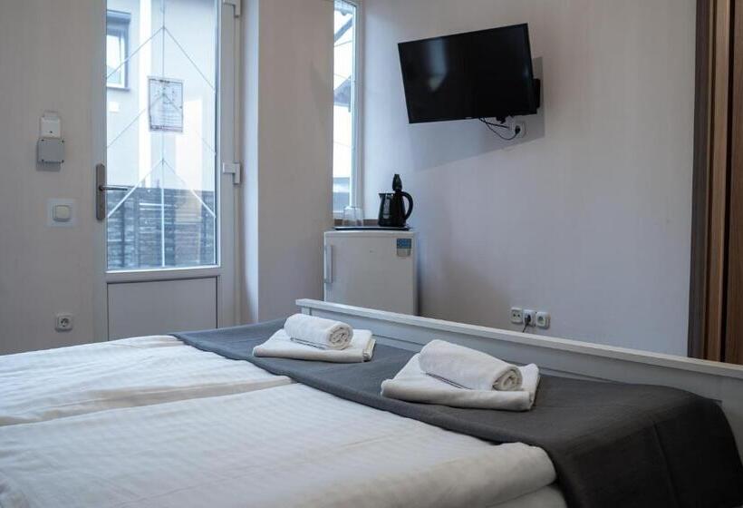 اتاق استاندارد, Accomo Apartmanház