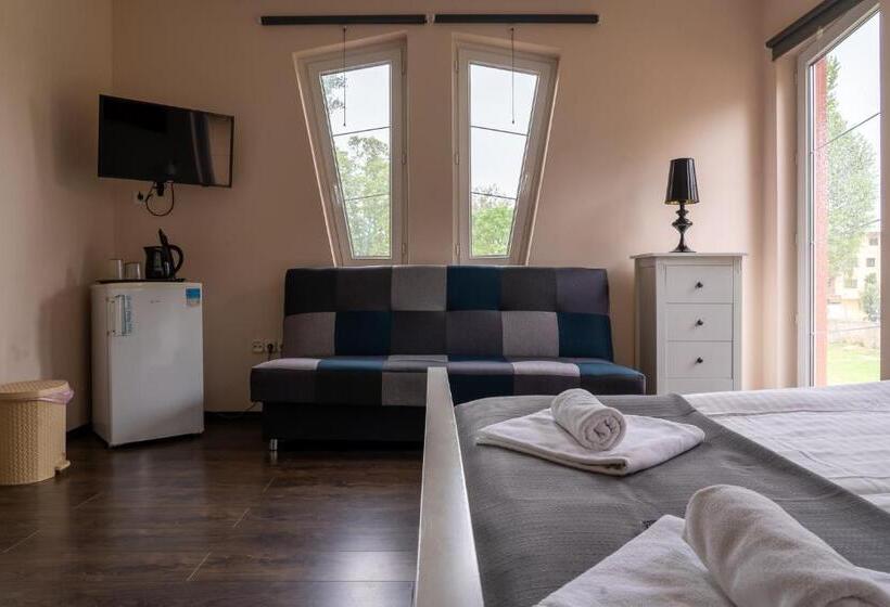 اتاق استاندارد سه نفره, Accomo Apartmanház