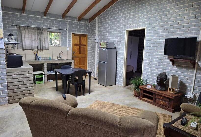 Семейное Бунгало, Numbi Hills Self Catering