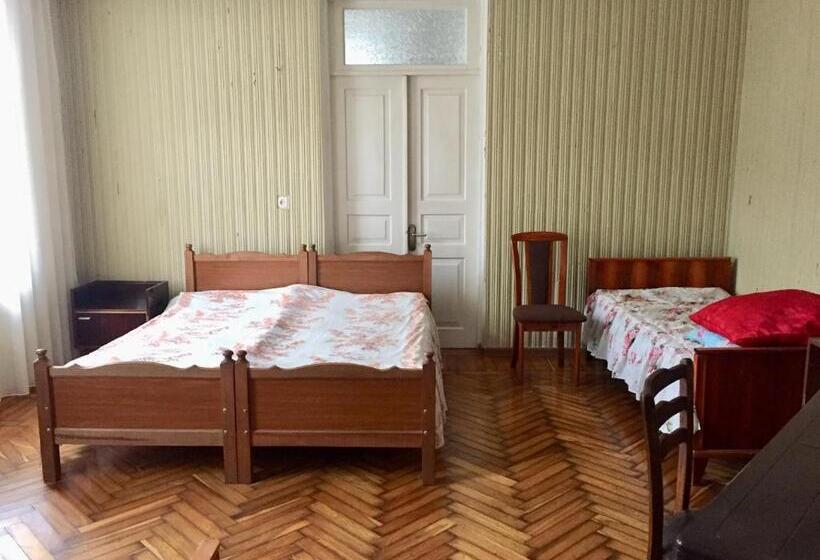 اتاق خانوادگی, Summer Story