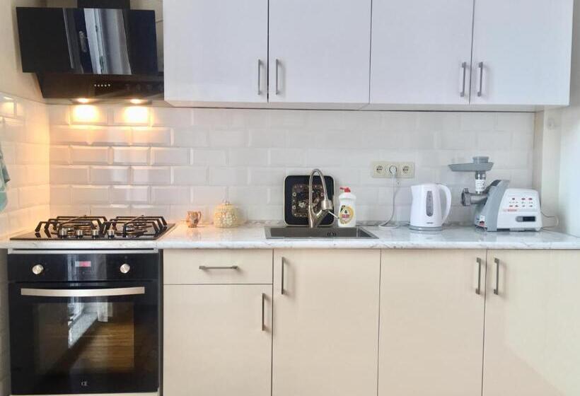 اتاق لوکس چهار تخته, Summer Story