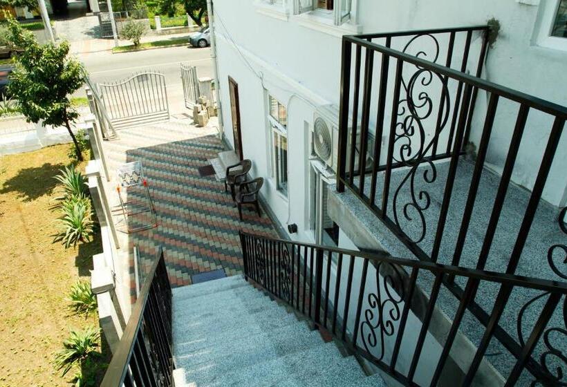 اتاق استاندارد سه نفره, Summer Story