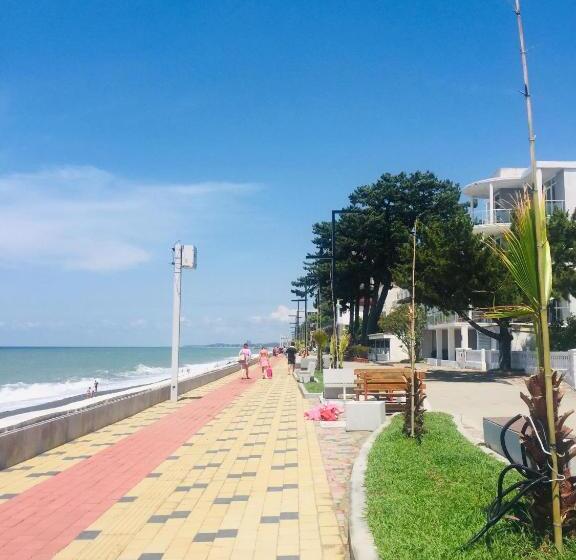 اتاق استاندارد سه نفره, Summer Story