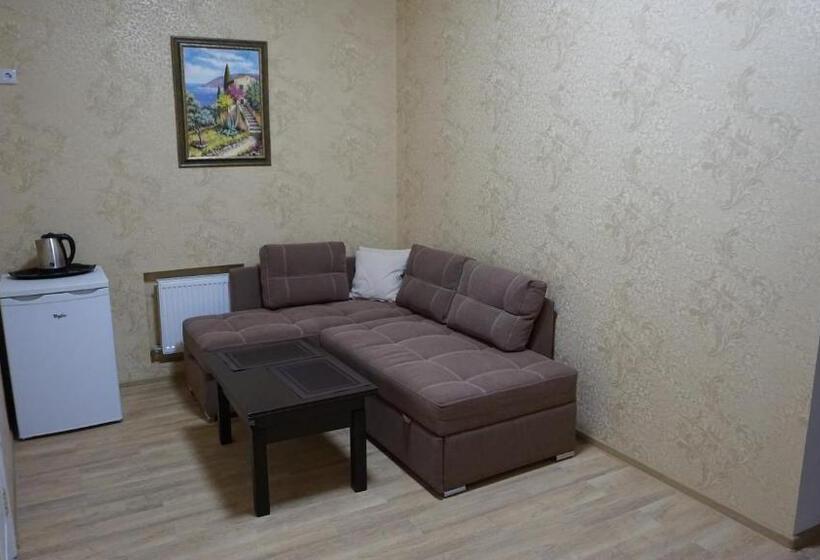 اتاق سوپریور با تخت بزرگ, Happy Cat