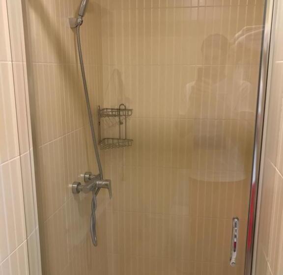 استودیوی لوکس, Happy Cat