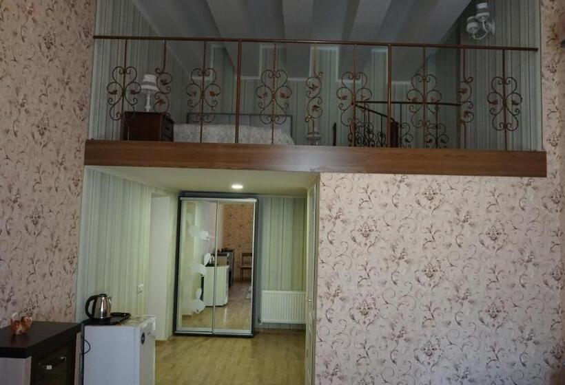 سوییت دوبلکس, Happy Cat