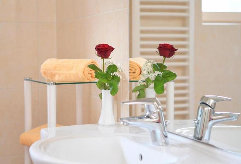 标准单人间, Schwanbergerstüberl