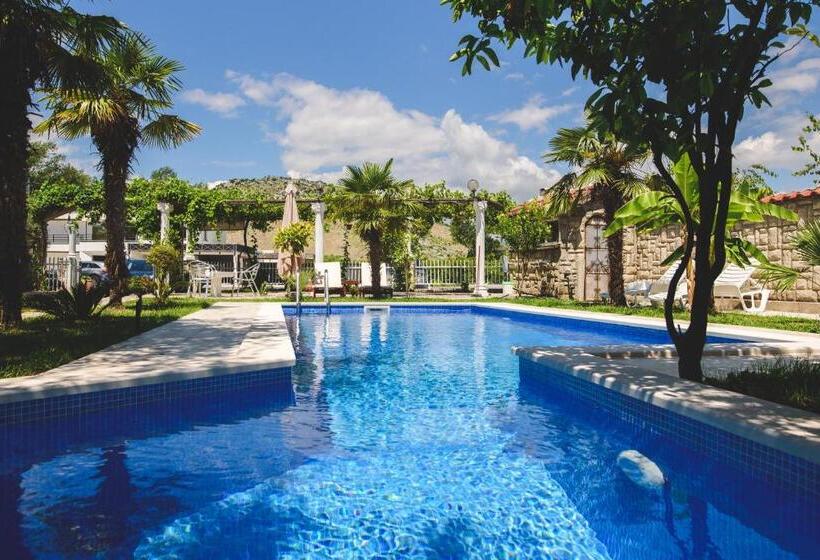 اتاق استاندارد سه نفره, Kazablanka Rooms Aerodrom