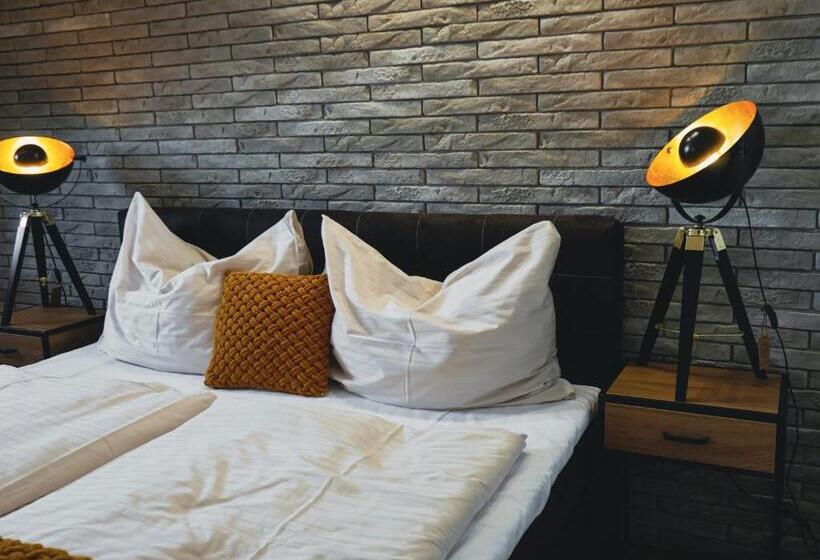 جناح عائلي, Penzión U Vinára