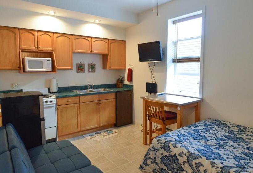 إستوديو قياسى, Brown & Hawkins Historical Apartments