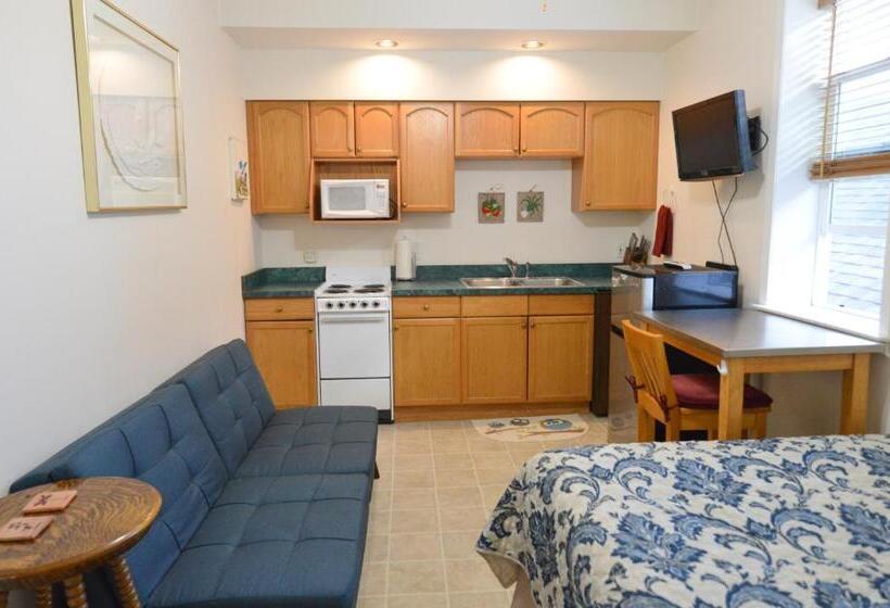 חדר סטודיו סטנדרד, Brown & Hawkins Historical Apartments