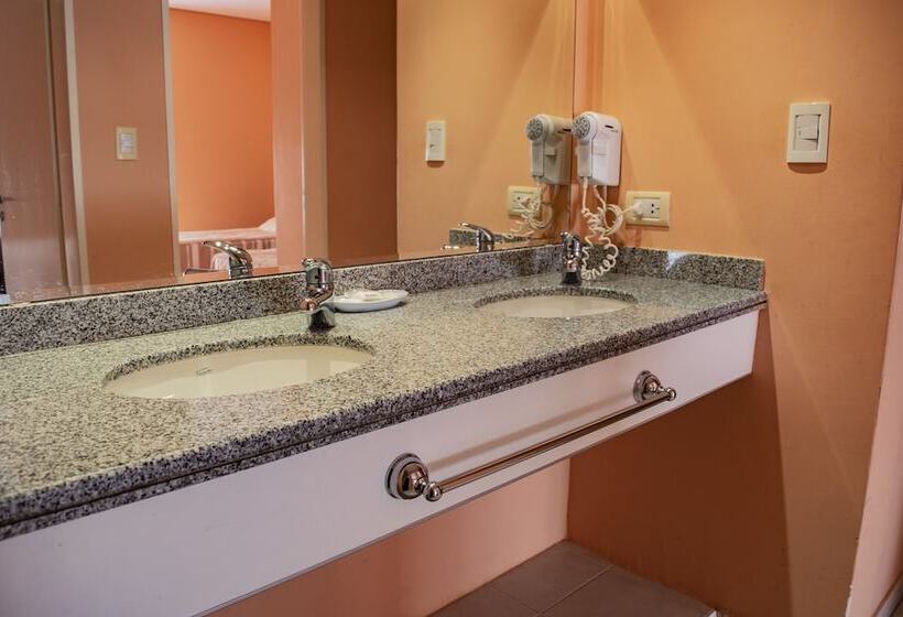 דירת שני חדרים, Los Robles Apart