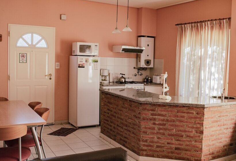 דירת שני חדרים, Los Robles Apart