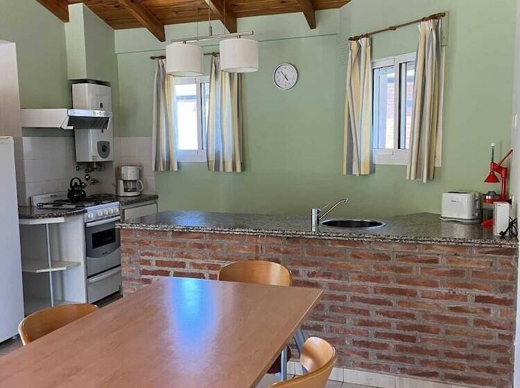 דירת חדר, Los Robles Apart