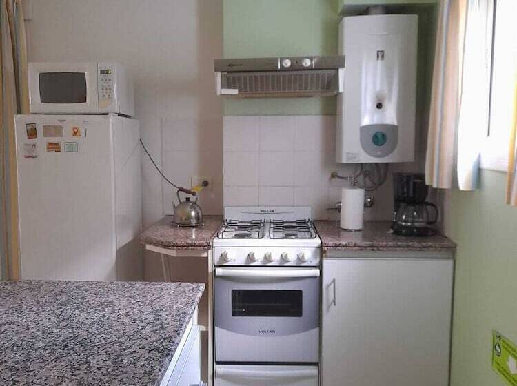 דירת חדר, Los Robles Apart