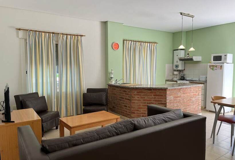 דירת שני חדרים, Los Robles Apart