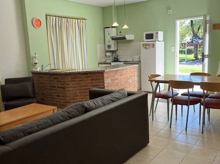 דירת שני חדרים, Los Robles Apart