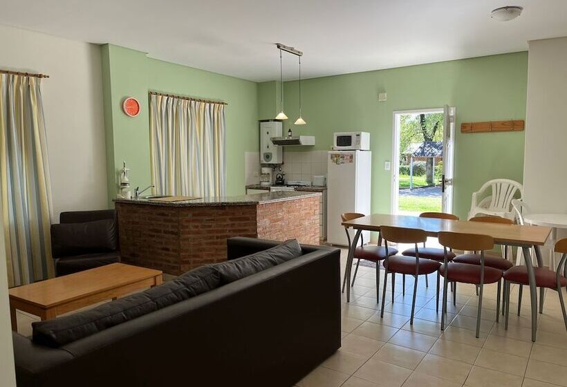 דירת שני חדרים, Los Robles Apart