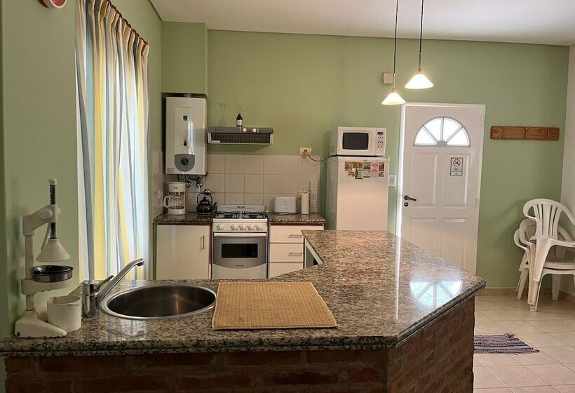 דירת שני חדרים, Los Robles Apart