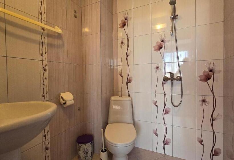 Люкс, Estreya