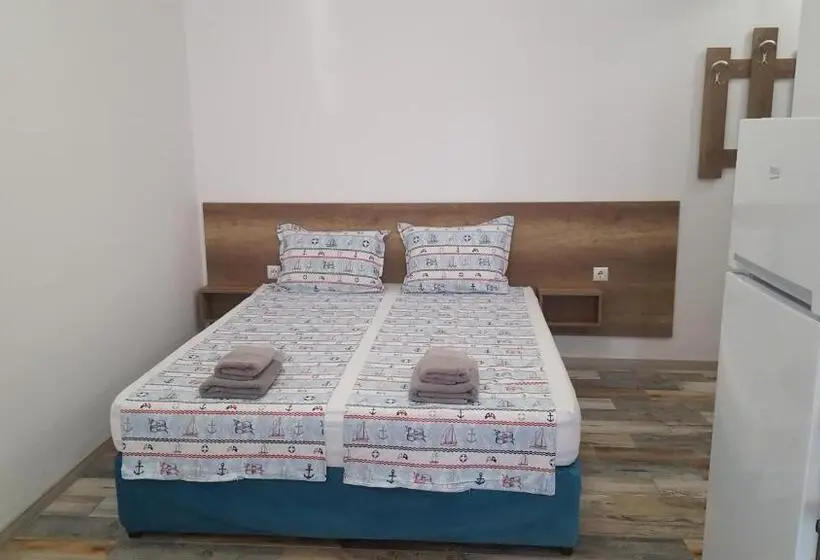 استودیو خانوادگی, Estreya