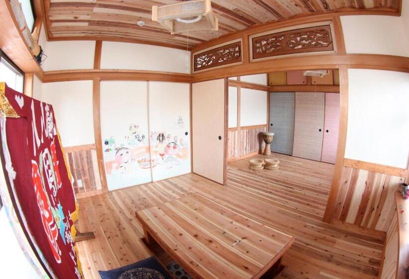 غرفة ديلوكس رباعية, Katsuo Guest House