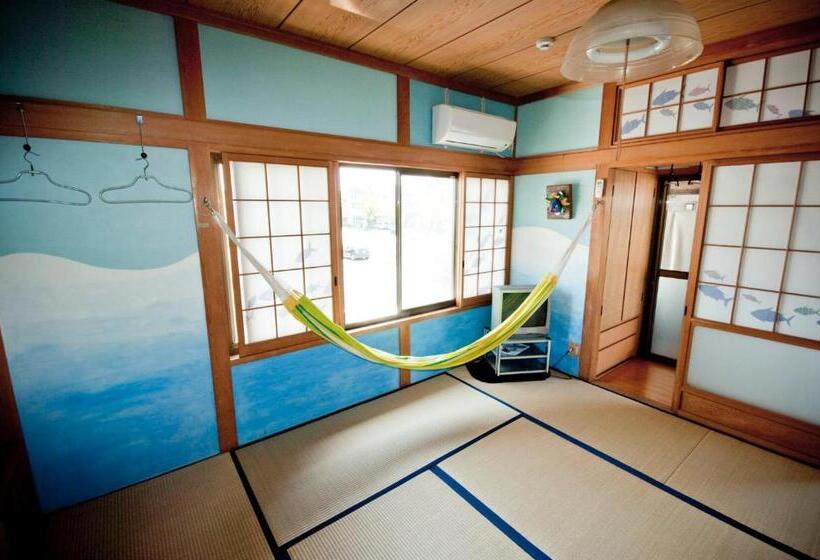 غرفة قياسية ثلاثية مزودة بشرفة, Katsuo Guest House