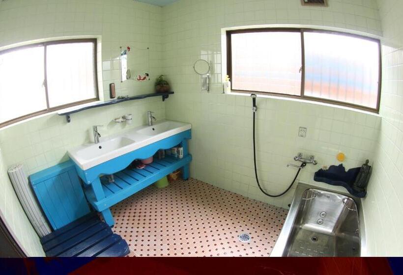 غرفة قياسية مزوَّدة بشُرفة, Katsuo Guest House