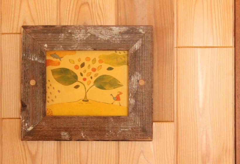 غرفة قياسية مزوَّدة بشُرفة, Katsuo Guest House