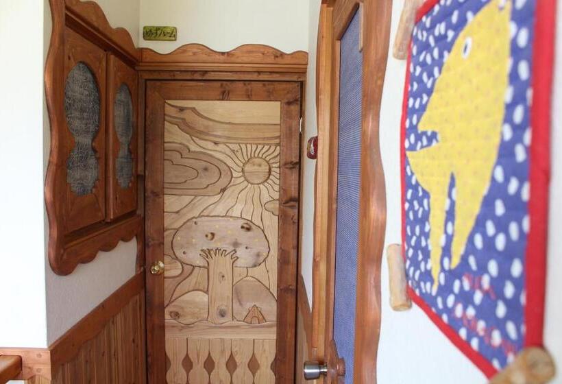 غرفة قياسية مزوَّدة بشُرفة, Katsuo Guest House