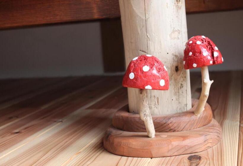 غرفة قياسية مزوَّدة بشُرفة, Katsuo Guest House