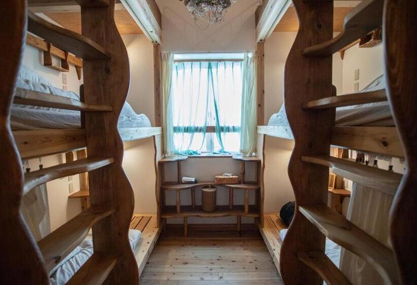 Четырехместный номер эконом класса с общей ванной комнатой, Katsuo Guest House