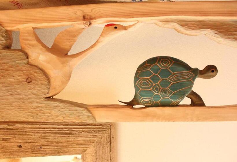 غرفة قياسية رباعية, Katsuo Guest House