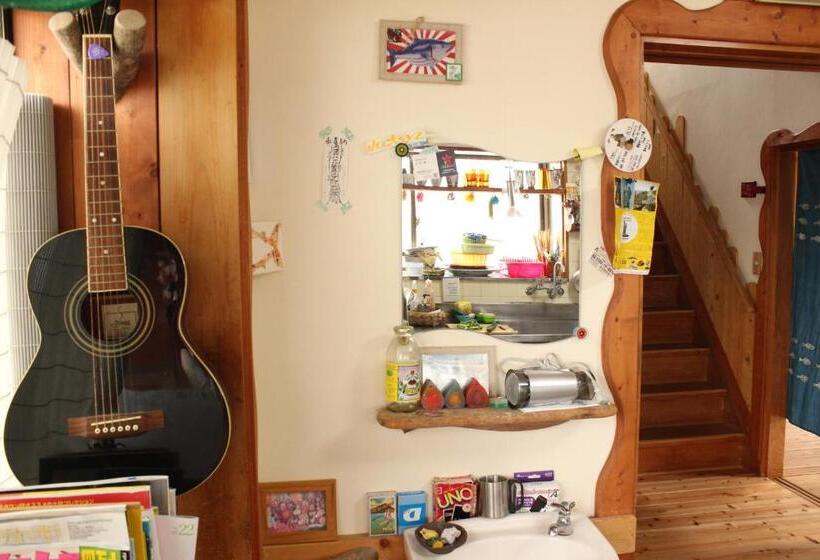 منزل غرفة نوم واحدة, Katsuo Guest House