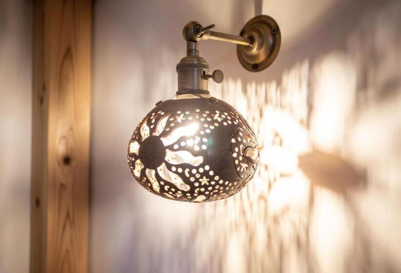 غرفة عائلية, Katsuo Guest House