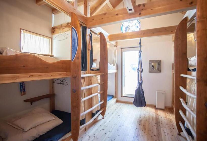 غرفة عائلية, Katsuo Guest House