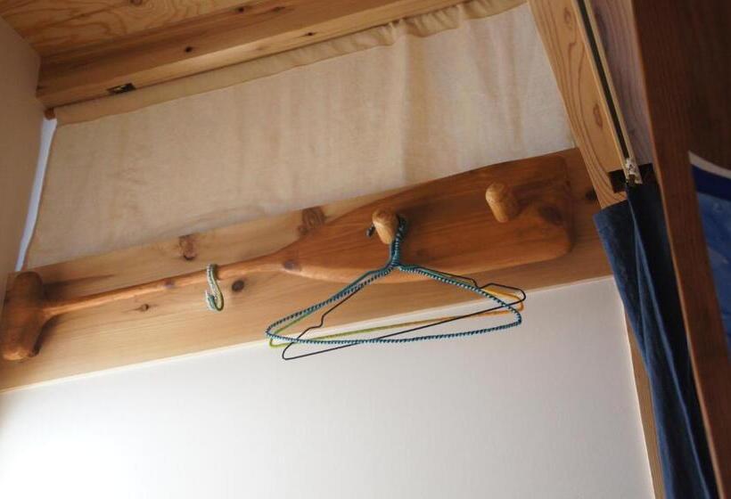 غرفة عائلية, Katsuo Guest House