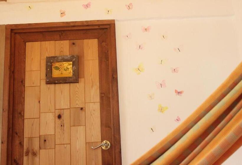 غرفة قياسية مزوَّدة بشُرفة, Katsuo Guest House