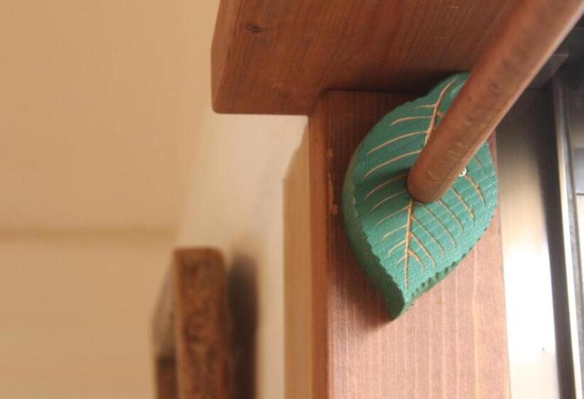 غرفة قياسية مزوَّدة بشُرفة, Katsuo Guest House