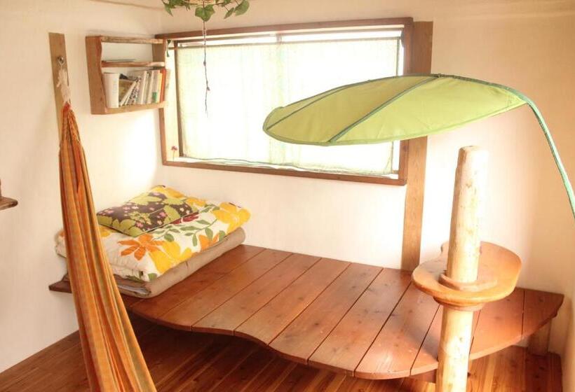 غرفة قياسية مزوَّدة بشُرفة, Katsuo Guest House