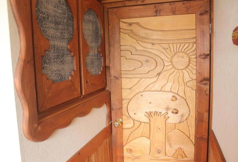 منزل غرفة نوم واحدة, Katsuo Guest House