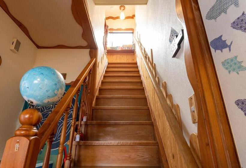 منزل غرفة نوم واحدة, Katsuo Guest House