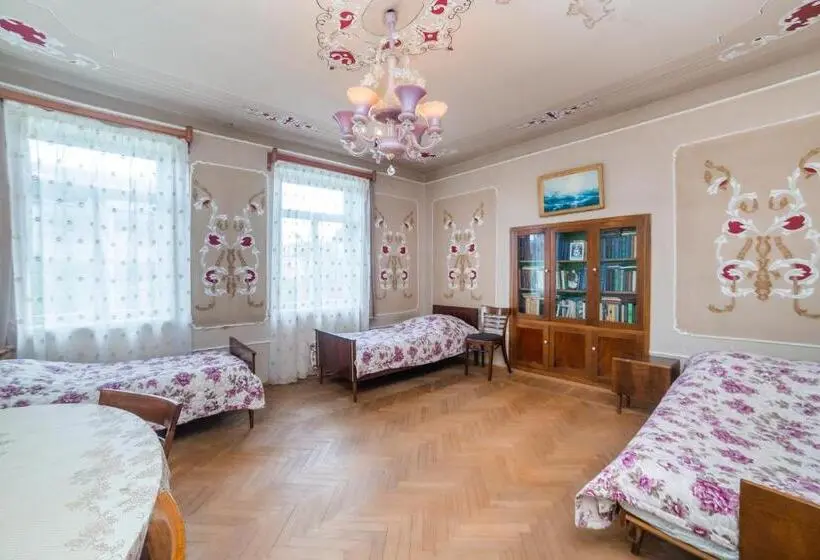 اتاق استاندارد چهار تخته, Nukri Guest House